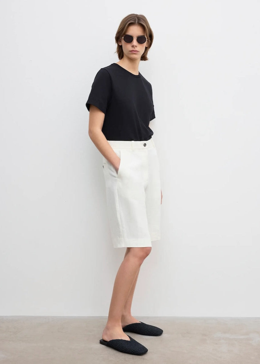 TAILORED SHORTS: WHITE