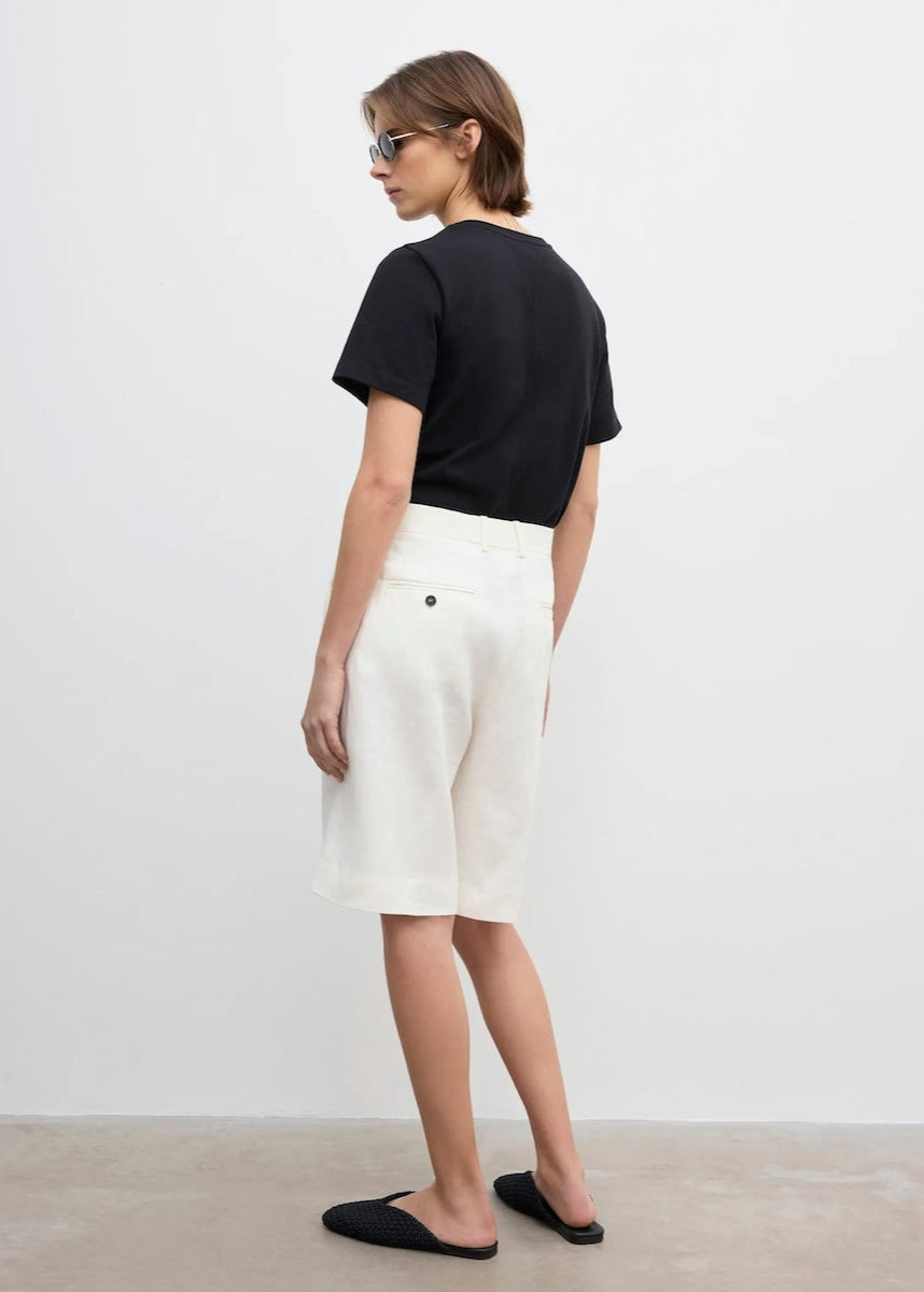 TAILORED SHORTS: WHITE