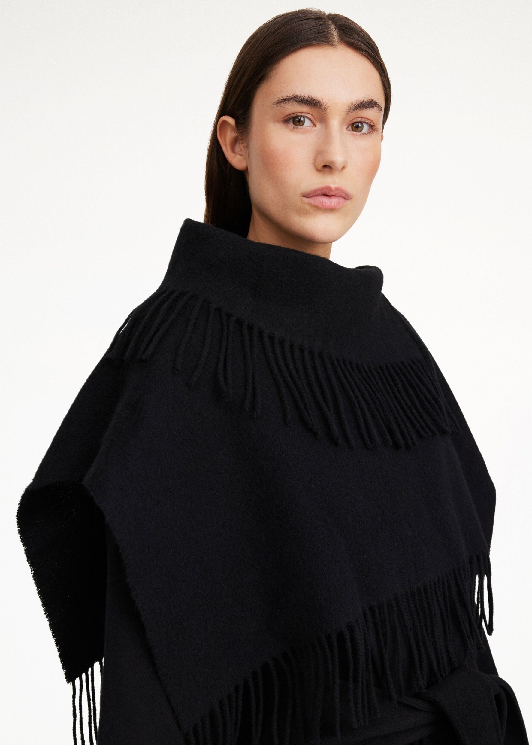 TURTLA WOOL FRINGE BIB: BLACK