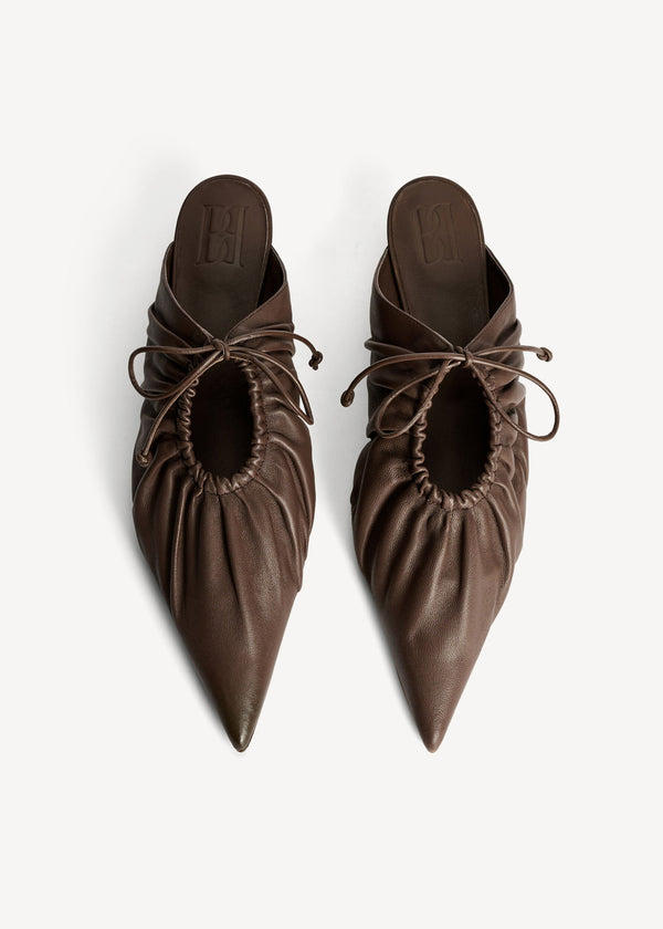 MASEY LEATHER MULES: CARAFE