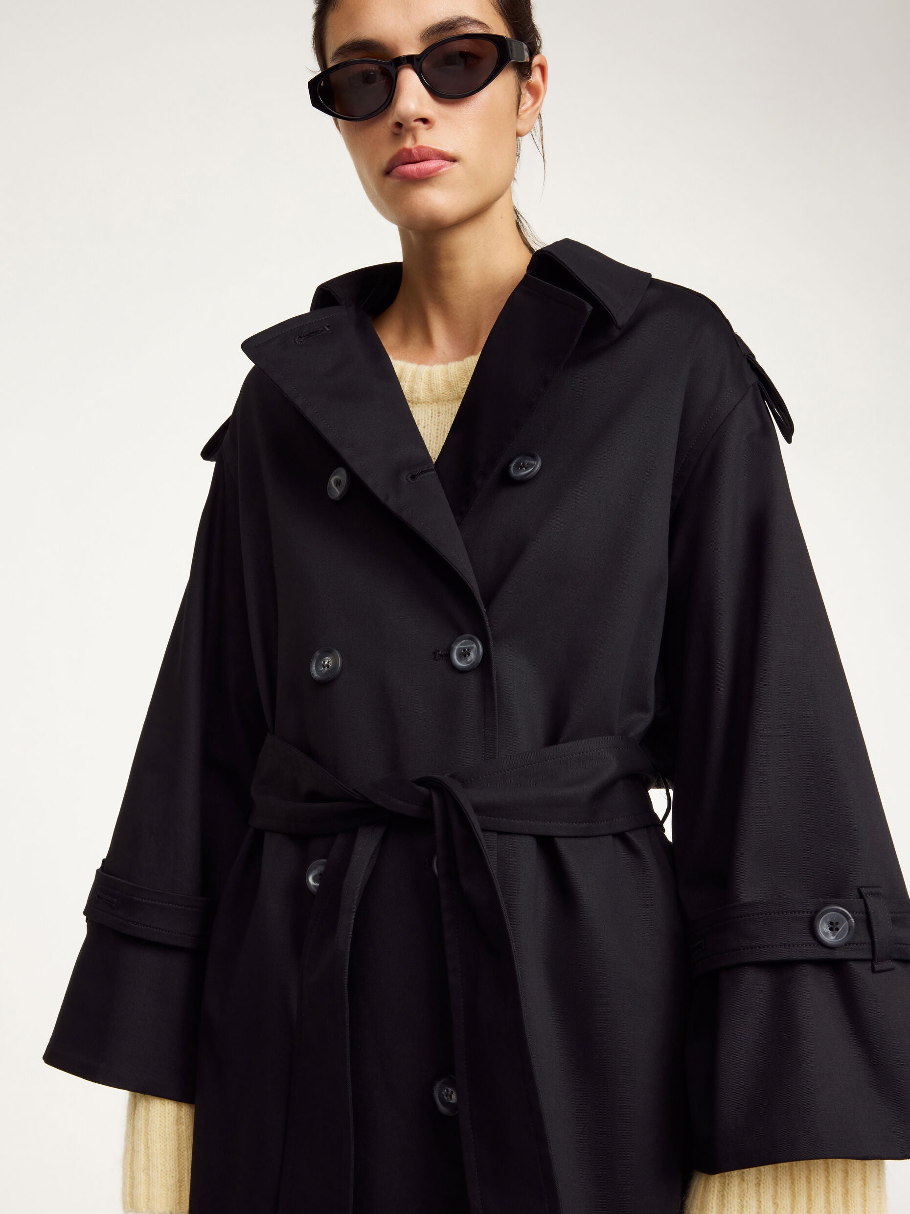 Alaya trench coat: black