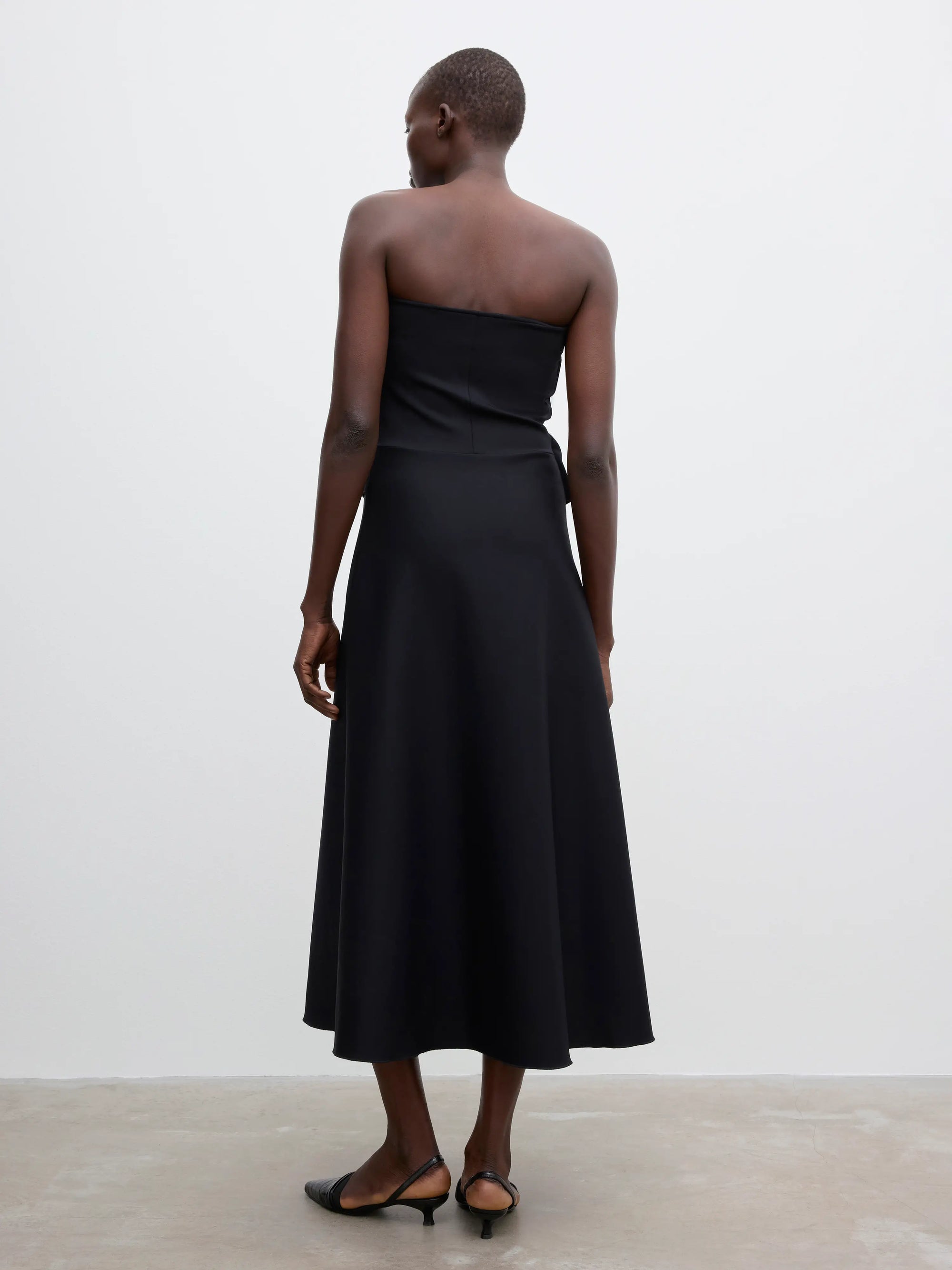 Sculpted tube dress: black
