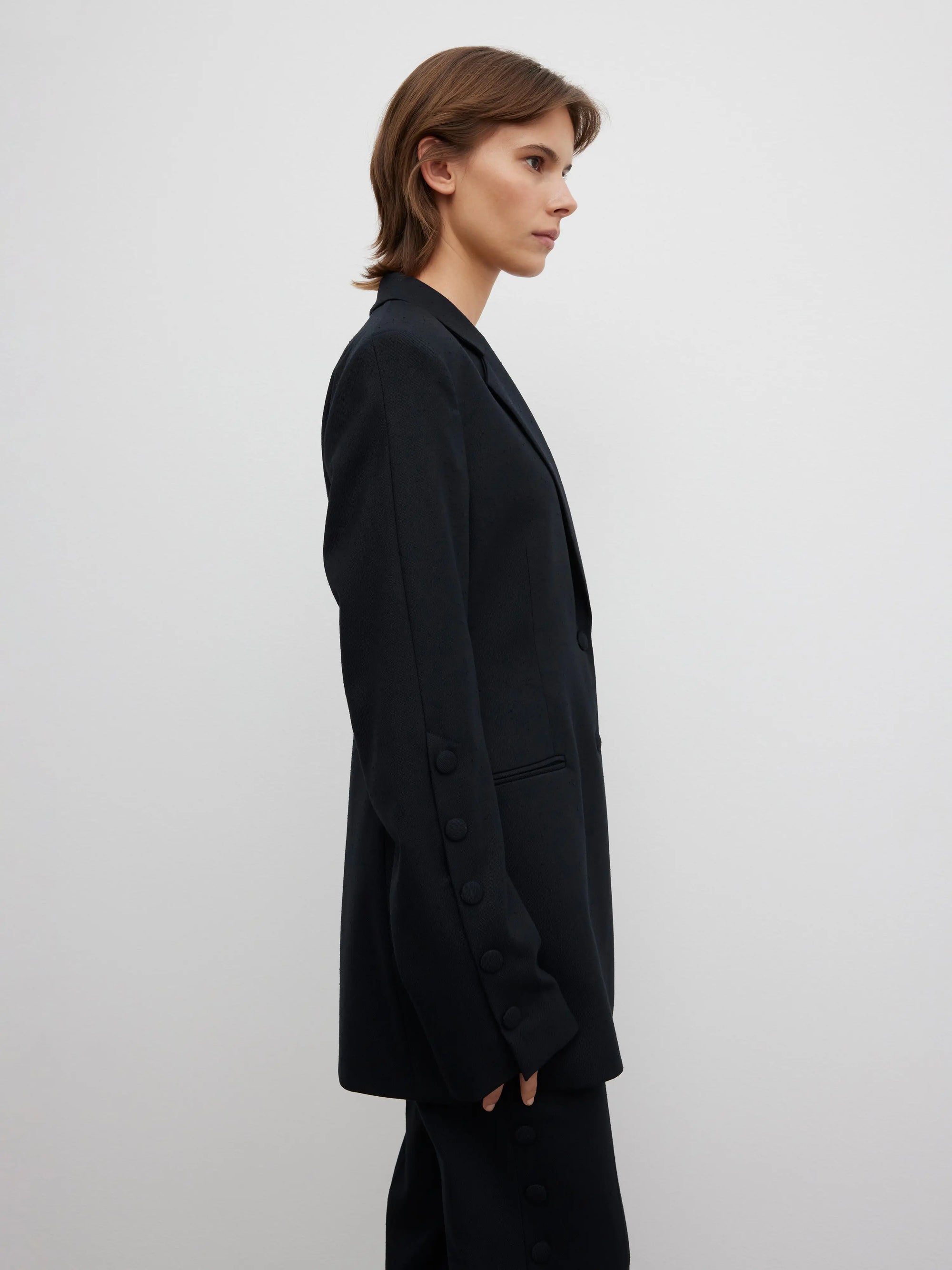 SLIM BUTTON BLAZER: BLACK