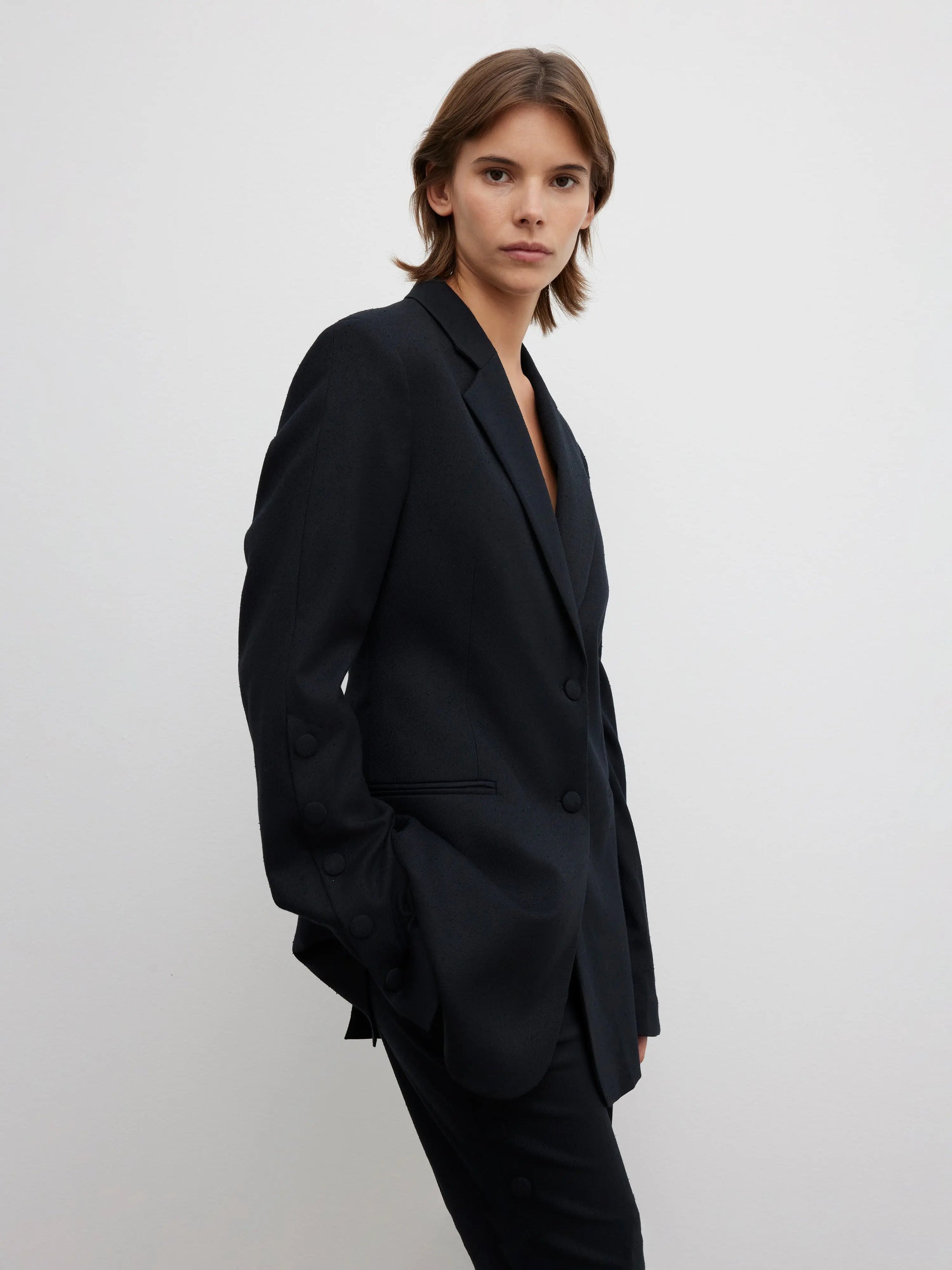 SLIM BUTTON BLAZER: BLACK