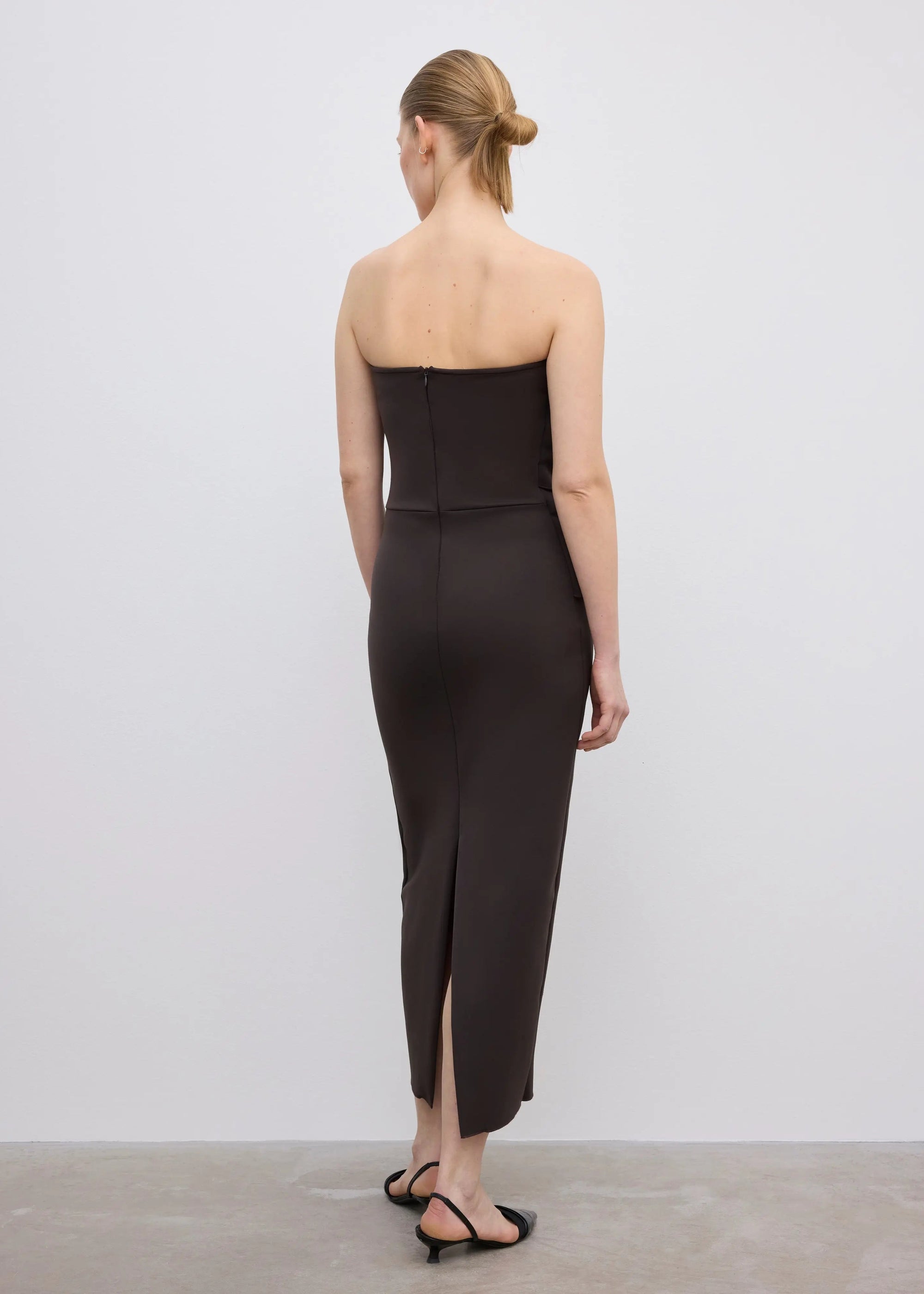 SCULPTED SLIM DRESS: CHOCOLATE BROWN
