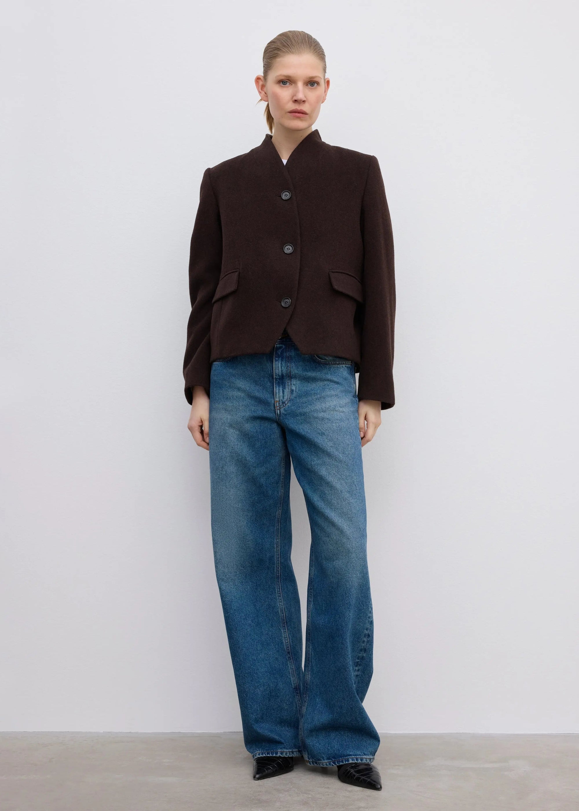 SHORT CURVED JACKET: CHOCOLATE BROWN