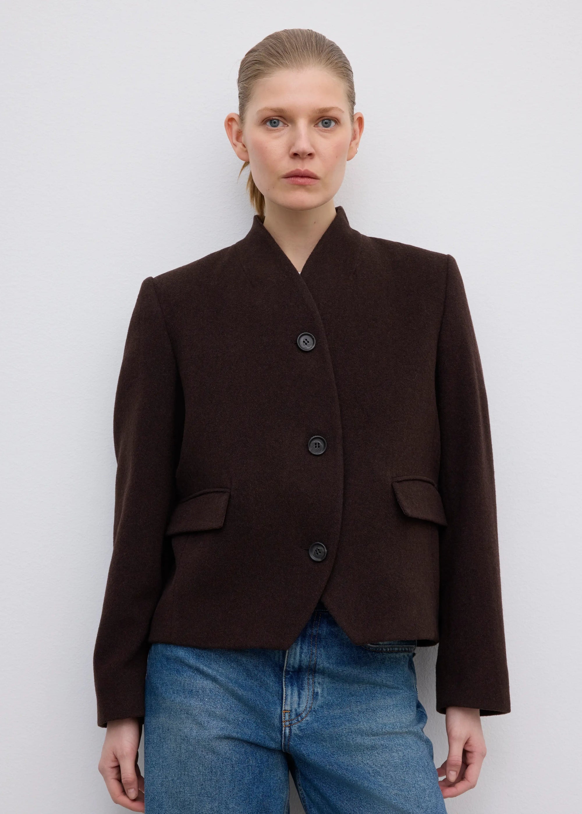 SHORT CURVED JACKET: CHOCOLATE BROWN