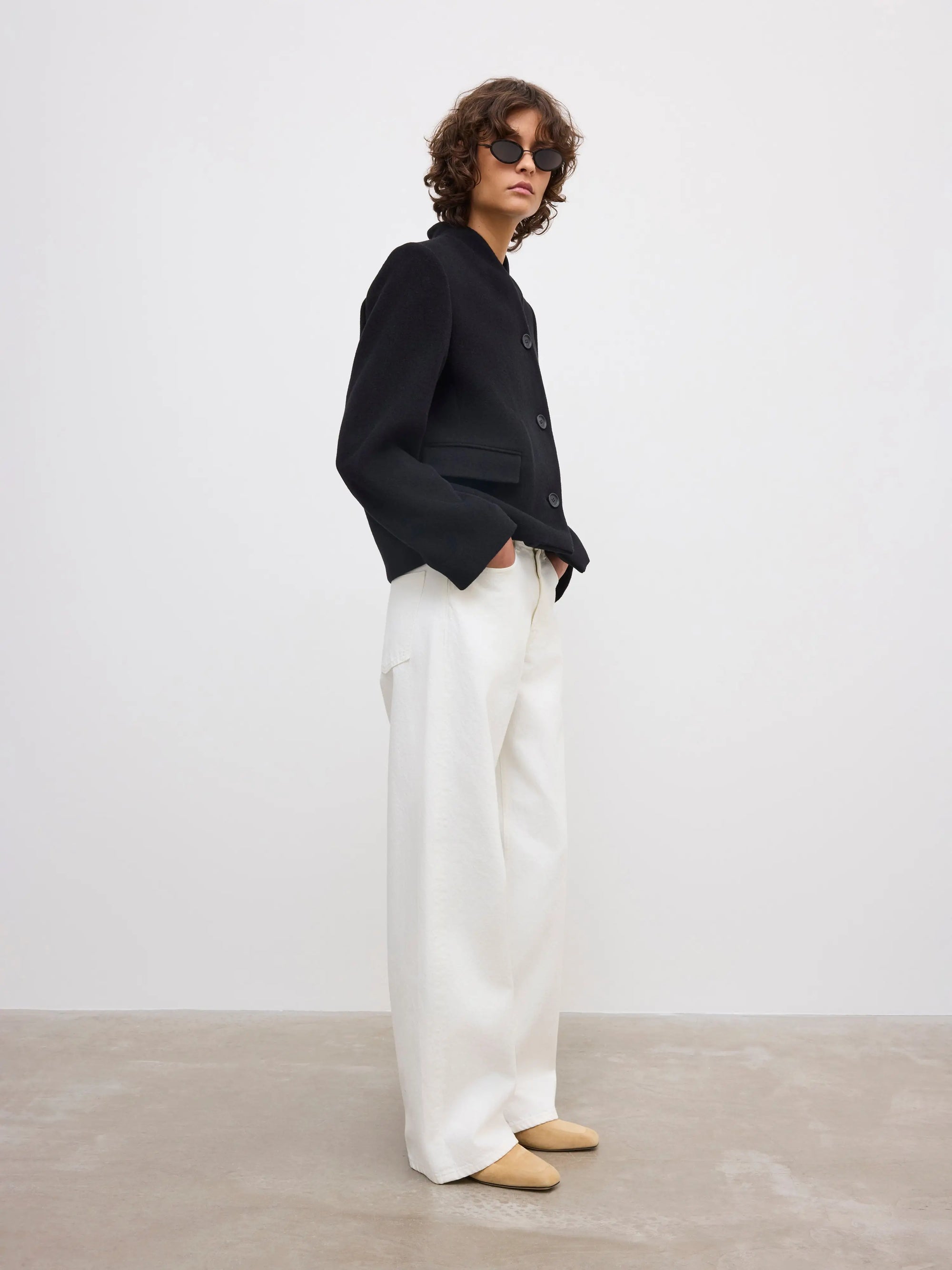 Short curved jacket: Black