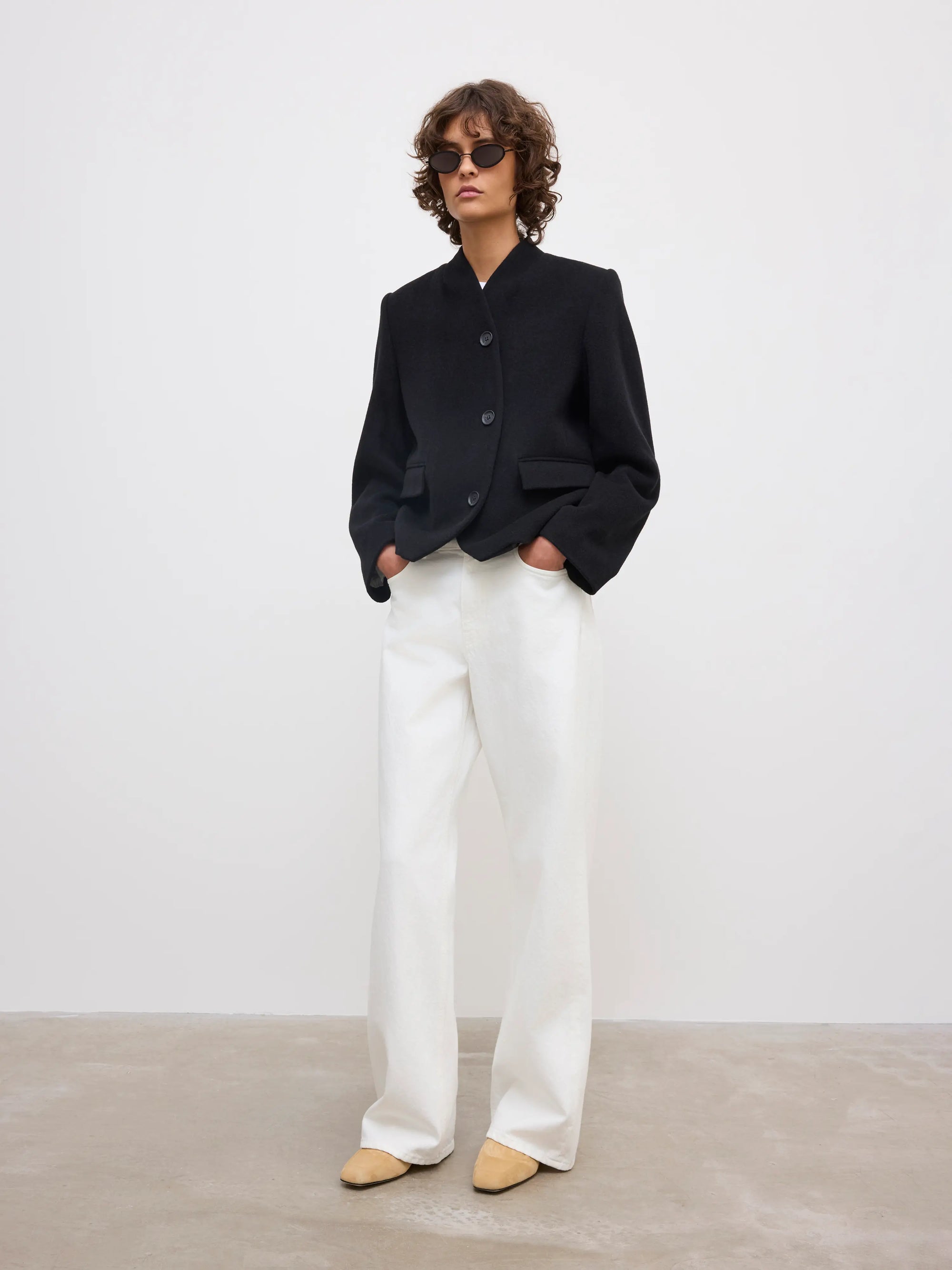 Short curved jacket: Black