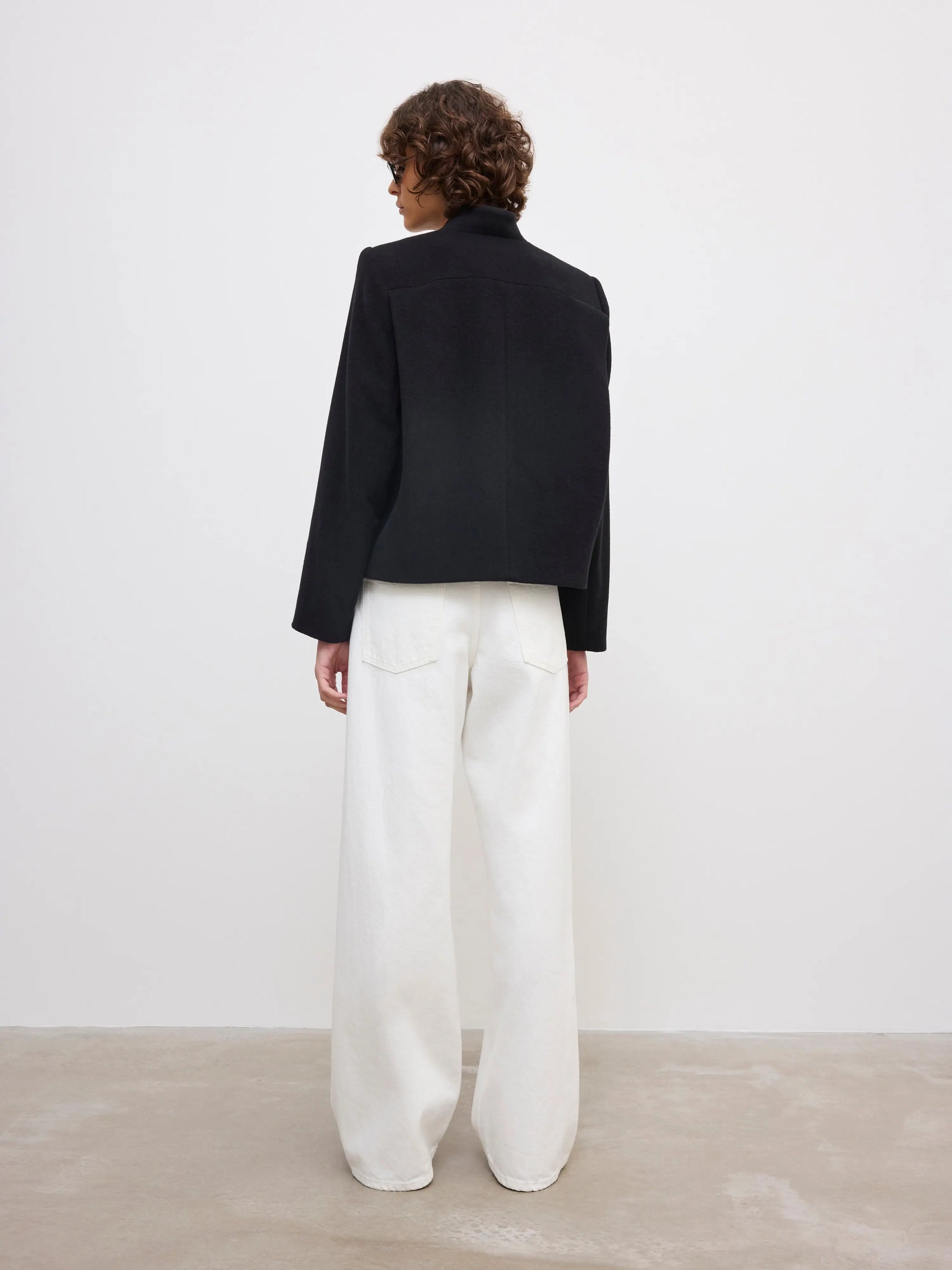 Short curved jacket: Black