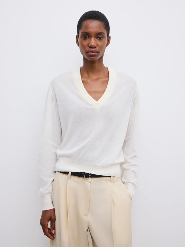Cashmere v-neck knit: Cream White