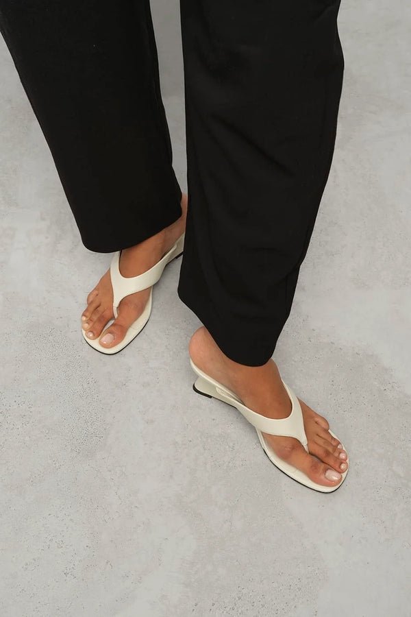 Nova Wedge: Crema