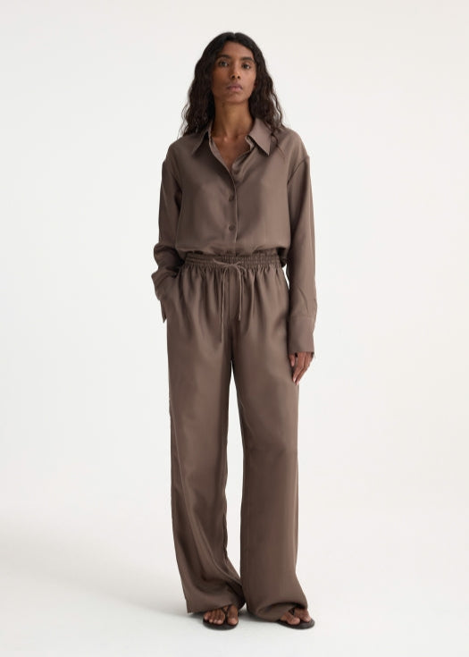 RELAXED SILK TROUSRES: TAUPE