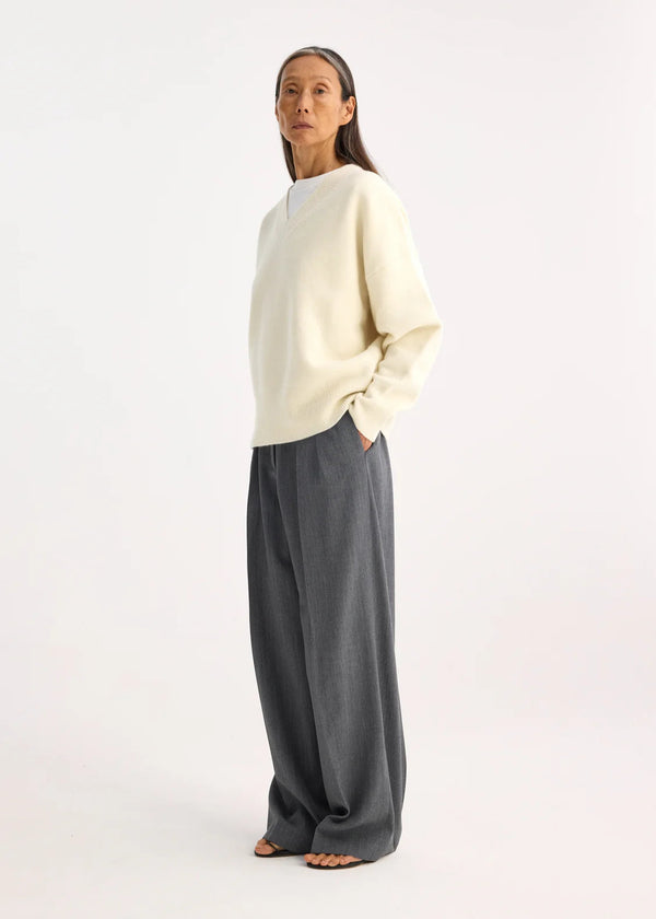 CLASSIC V-NECK JUMPER: OFF-WHITE