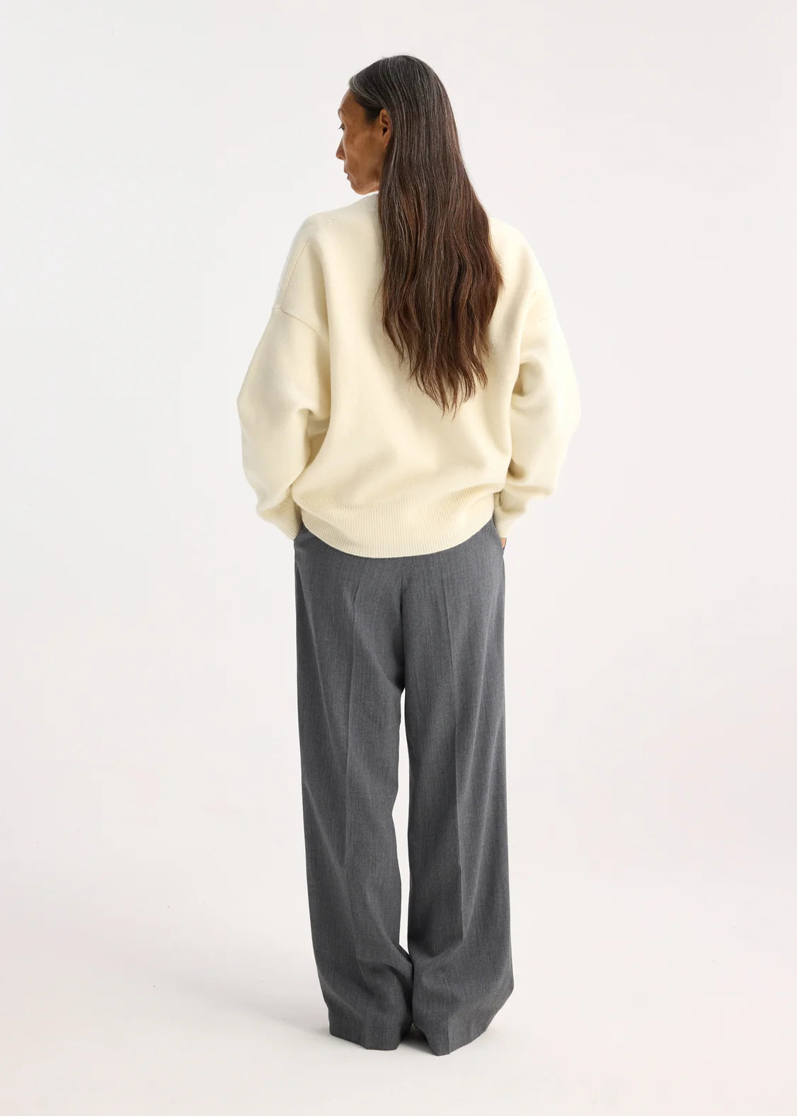 CLASSIC V-NECK JUMPER: OFF-WHITE