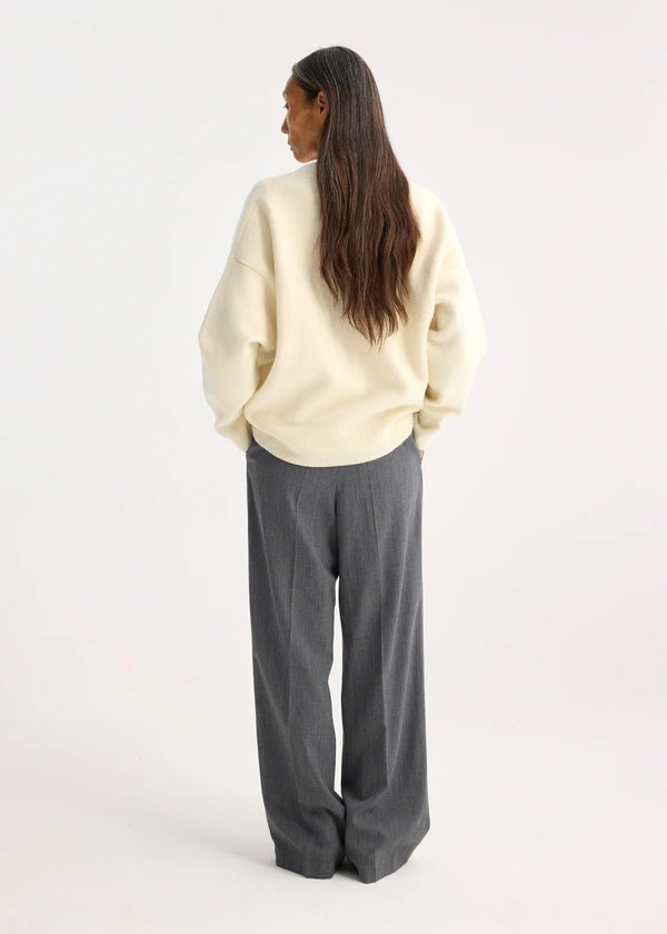 CLASSIC V-NECK JUMPER: OFF-WHITE