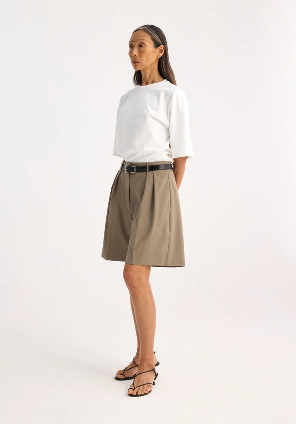 TAILORED WIDE LEG SHORTS: KHAKI