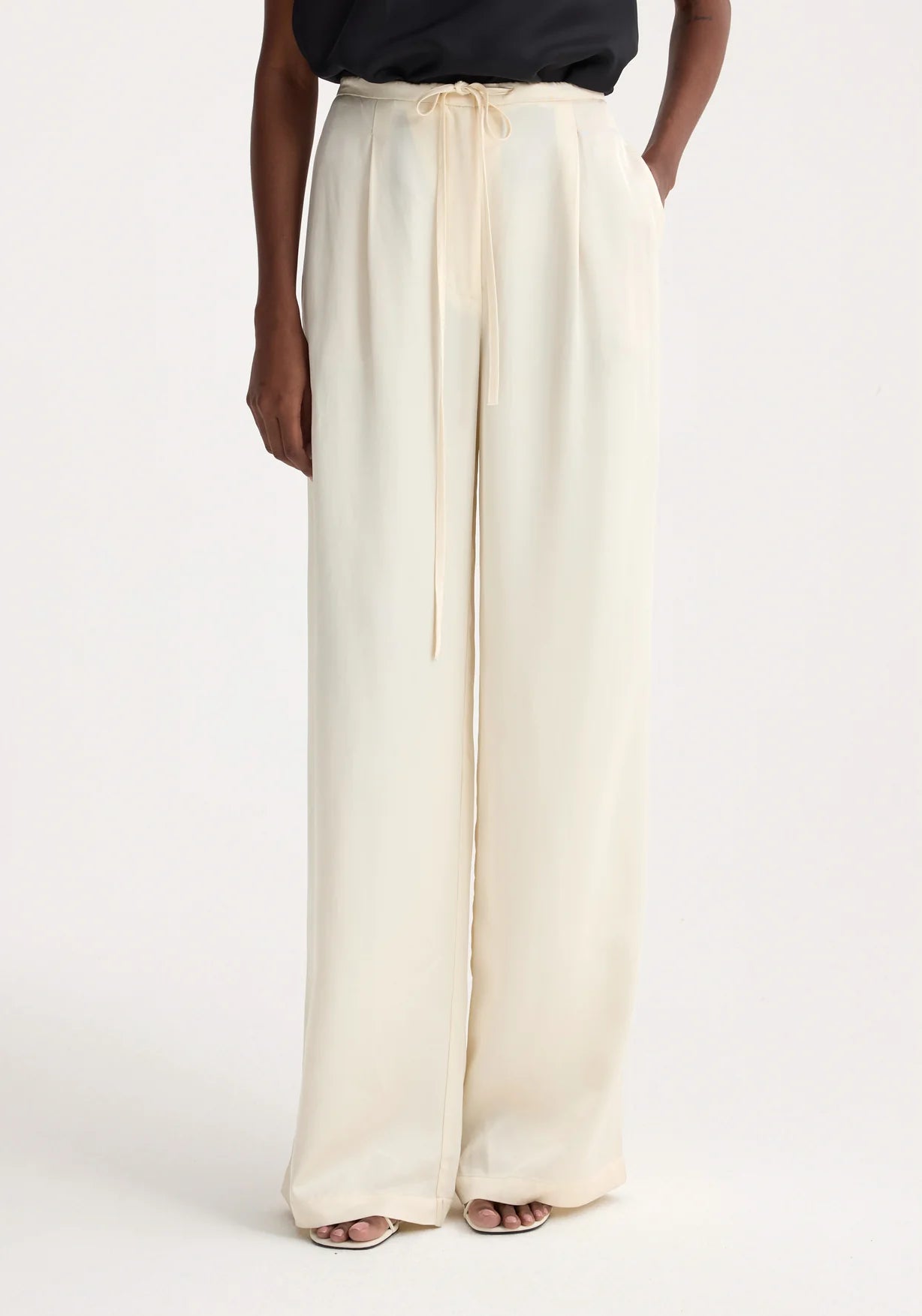 RELAXED DRAWSTRING TROUSERS: PEARL
