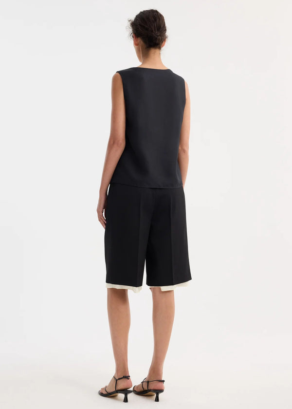 CONTRAST EXTENDED LINING SHORTS: BLACK