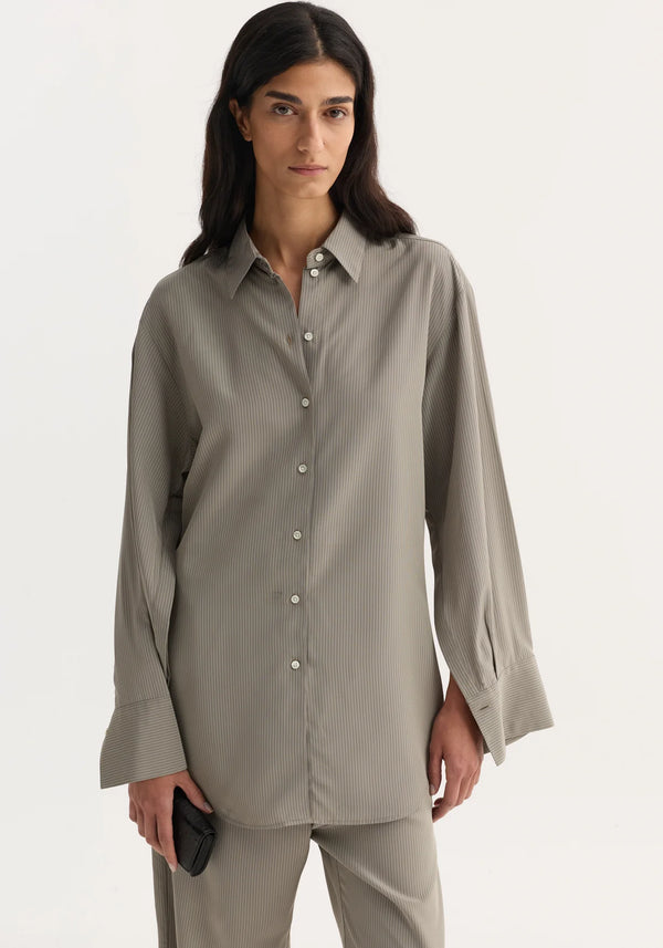 Relaxed Shaped Shirt: Light grey stripe