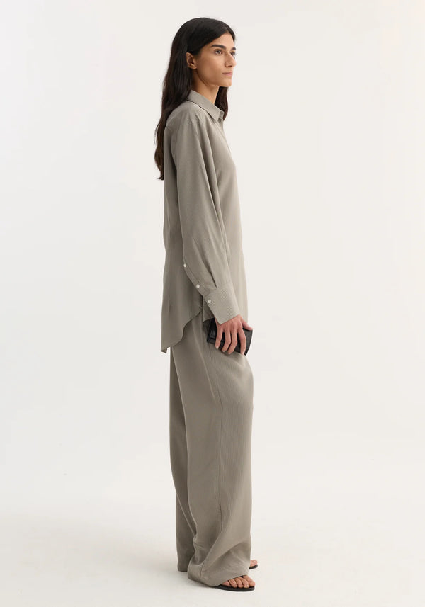 Relaxed Shaped Shirt: Light grey stripe