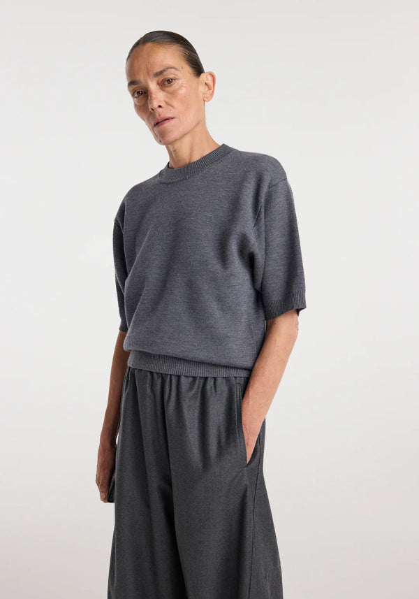compact knitted top: dark grey melange