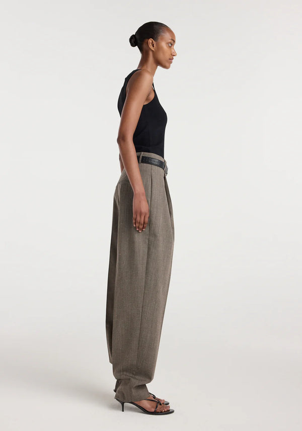 daria single pleat tapered trousers: earth slub