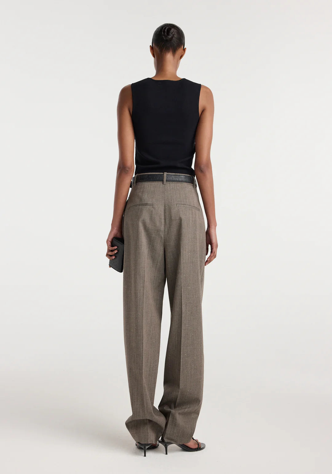daria single pleat tapered trousers: earth slub