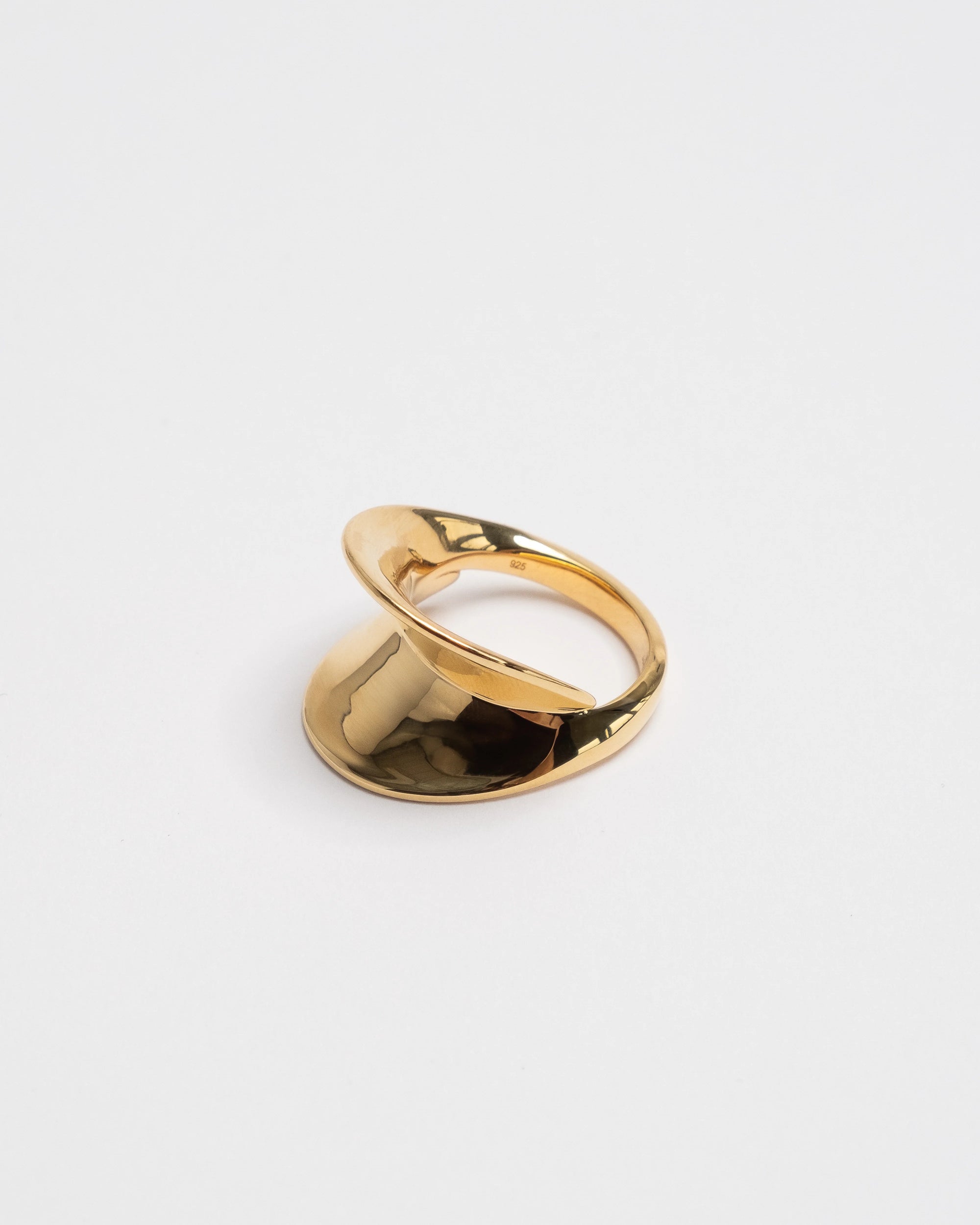 Serene Ring: Gold