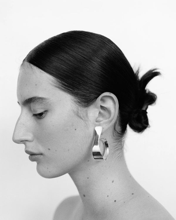 Curva Earrings: Gold