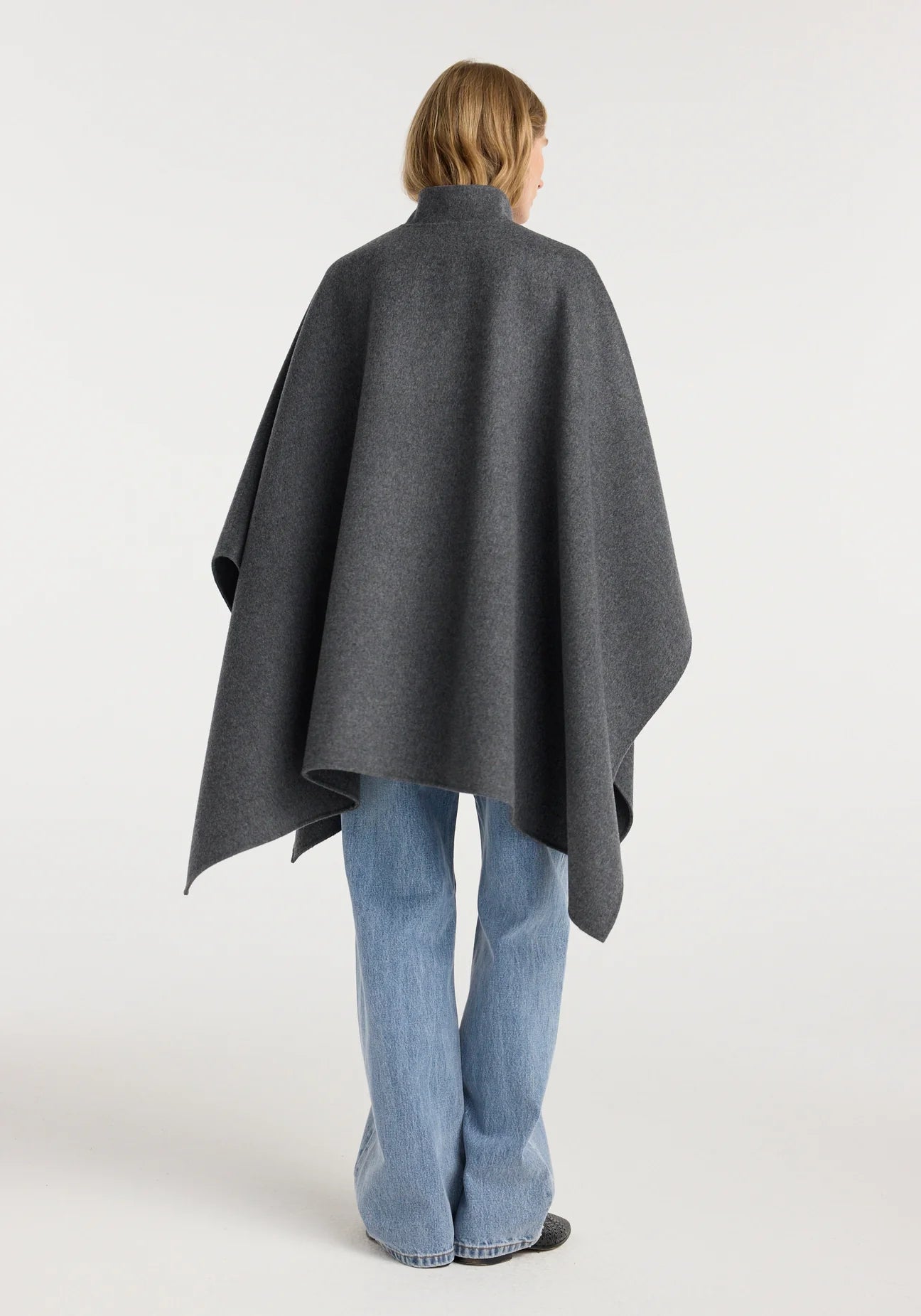 double-faced wool pankou closure poncho: dark grey melange