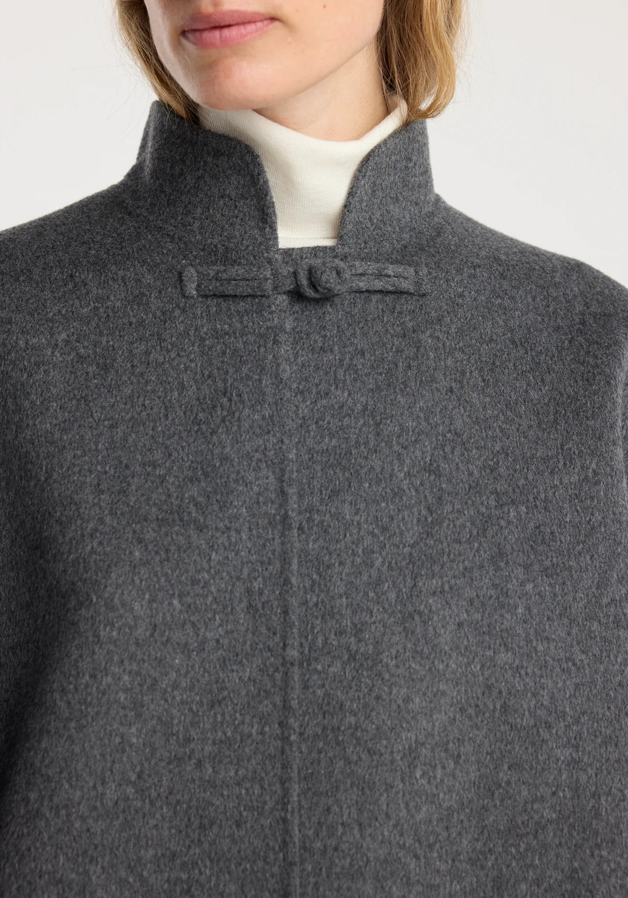 double-faced wool pankou closure poncho: dark grey melange