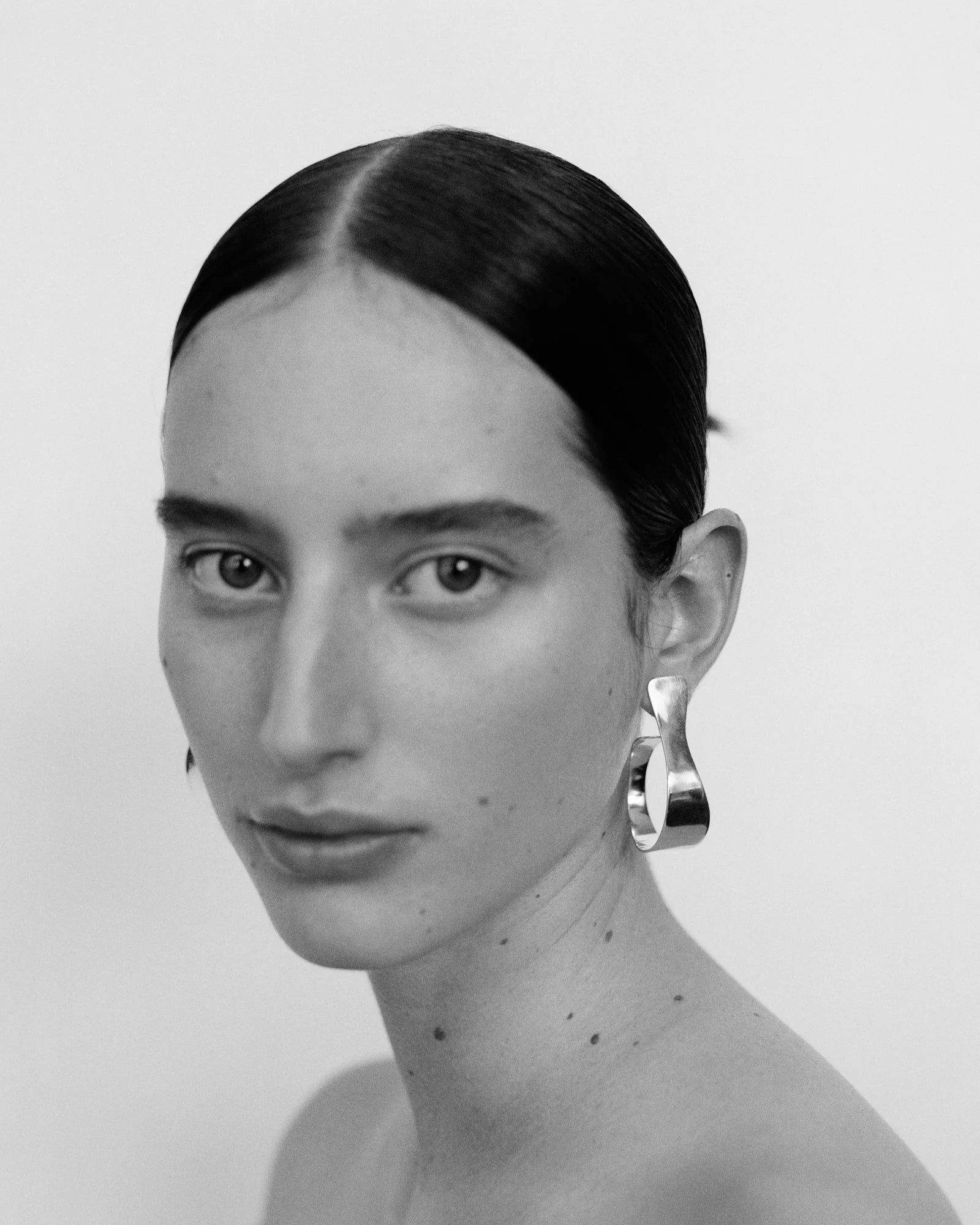 Curva Earrings: Gold