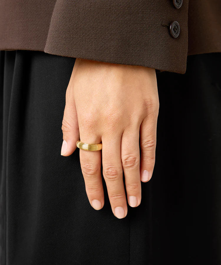 THE AMELIA RING: GOLD