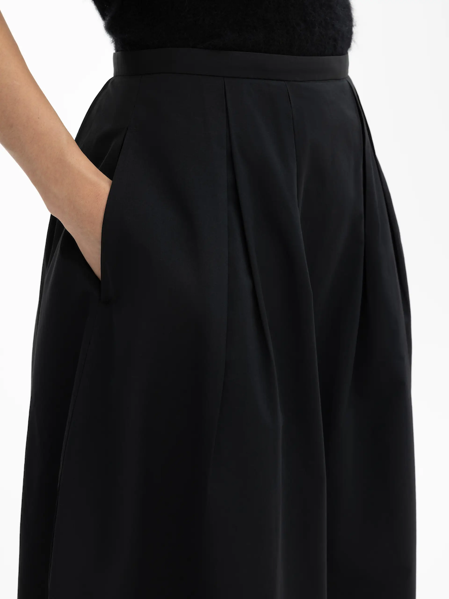 Curved Pleated Skirt: Black
