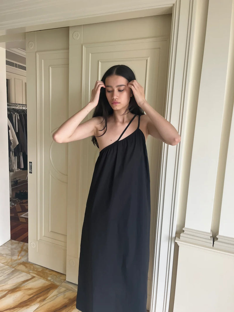 OFF SHOULDER DRESS: BLACK