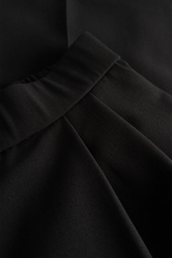 Lainey Shorts: Black