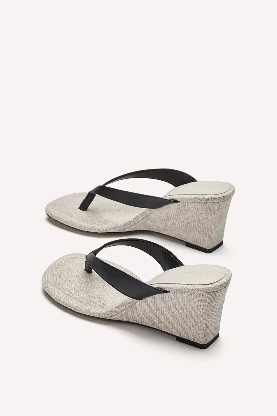 Nila Wedge: Canvas