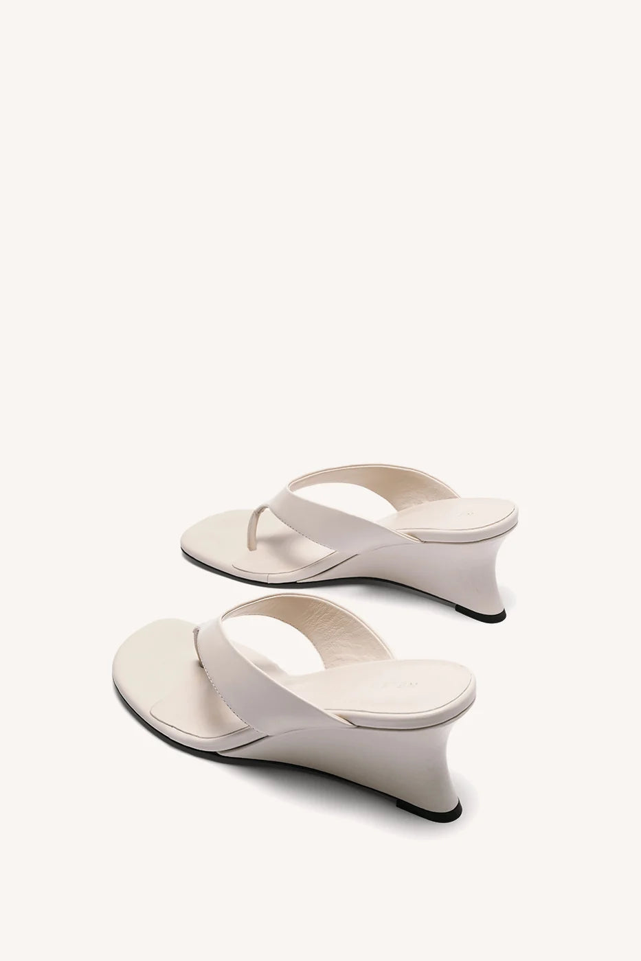 Nova Wedge: Crema