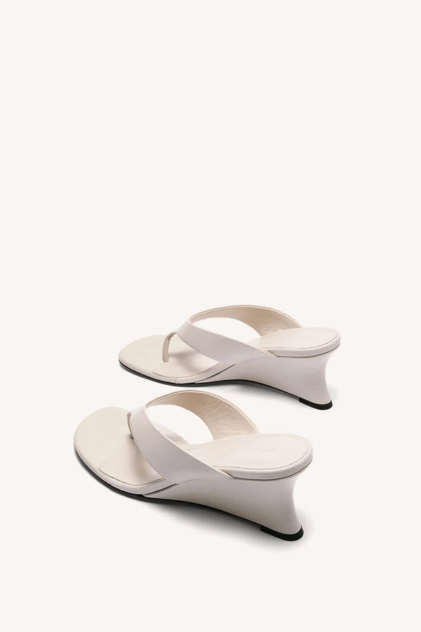 Nova Wedge: Crema