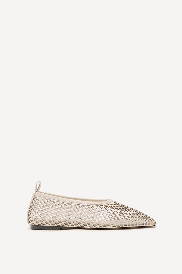 Lou Perforated Flat: Crema