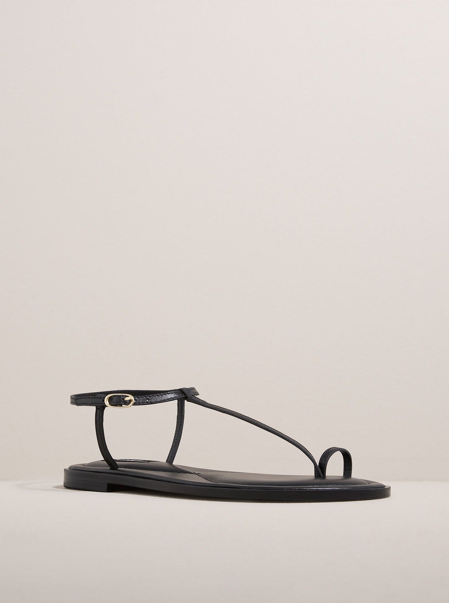 SUVI SANDAL: BLACK