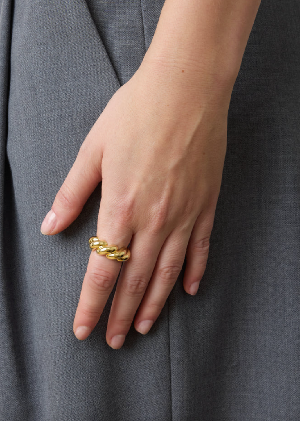 THE CHRISTINE RING: GOLD