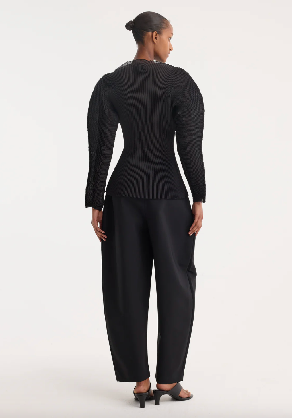sculptural plissé top: black