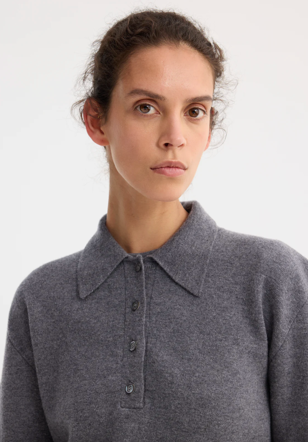 compact knitted polo: mid grey melange