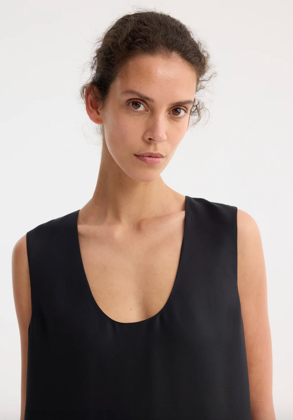 scoop-neck silk dress: black