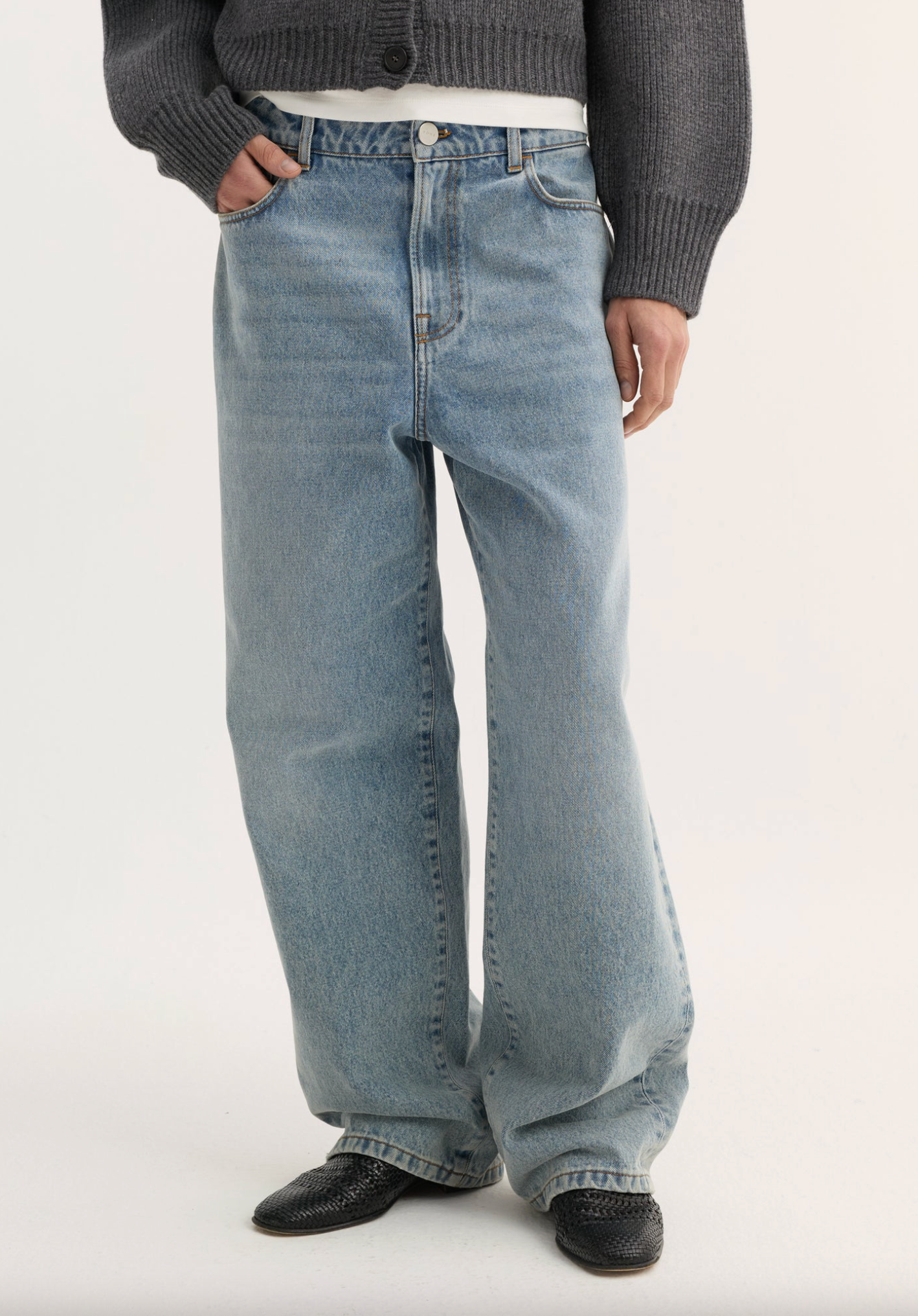 baggy fit denim: classic blue