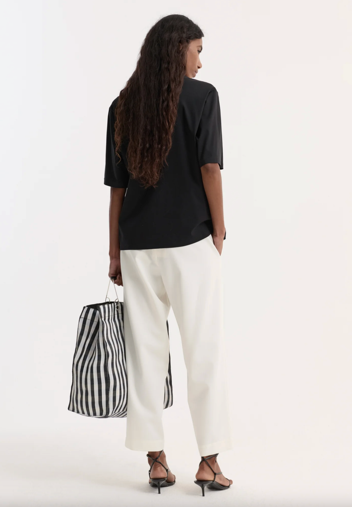 cropped wide leg trousers: off white
