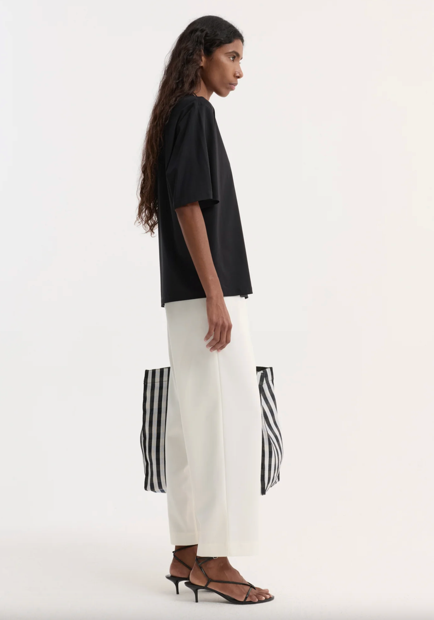 cropped wide leg trousers: off white