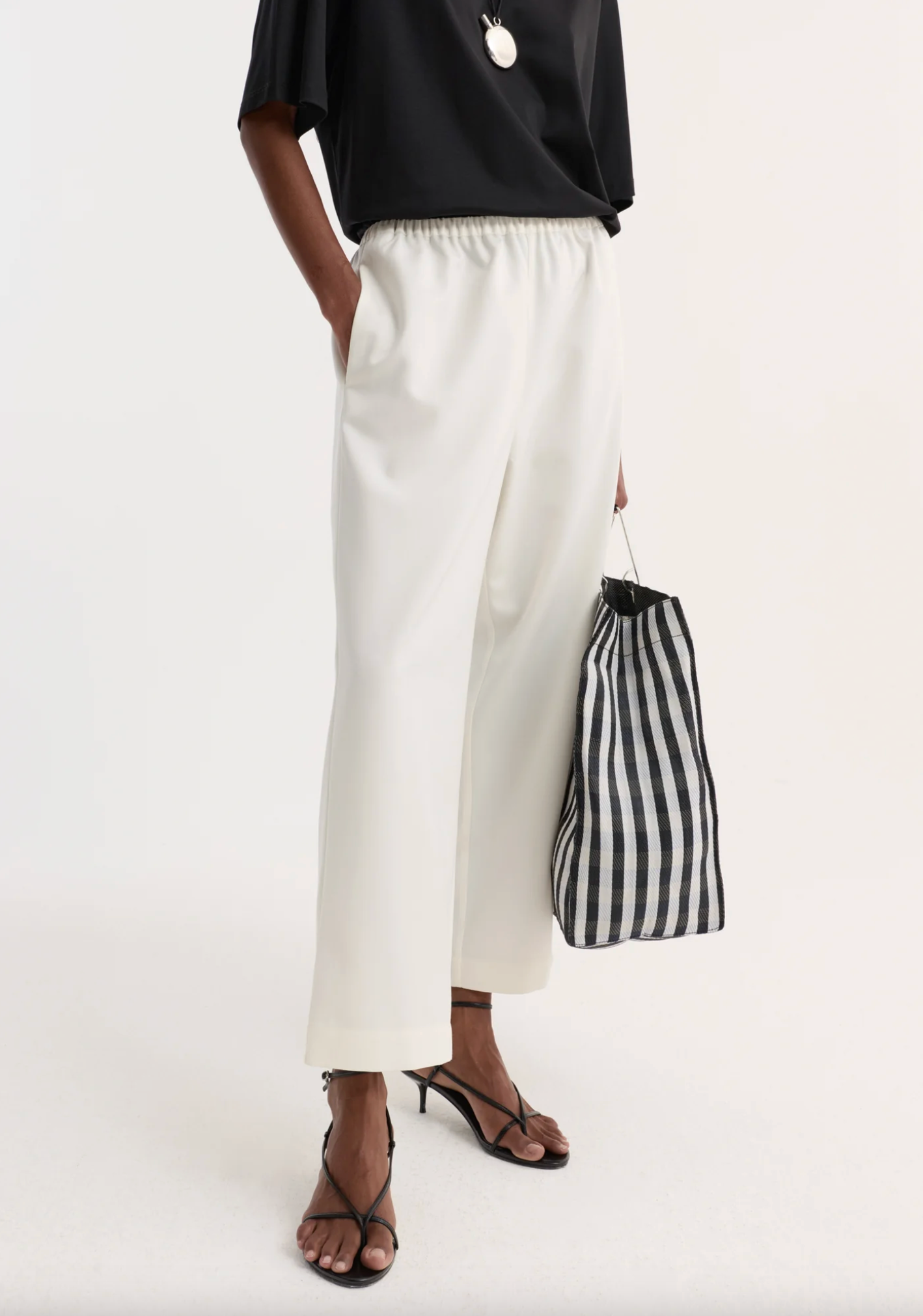 cropped wide leg trousers: off white